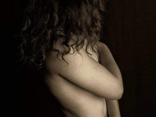 Nud (V)