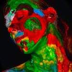 Portret cu culori metalice