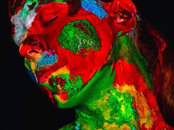 Portret cu culori metalice